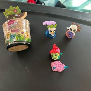Disney Doorables Full in Bloom Surprise Figures lot of 3. You put together